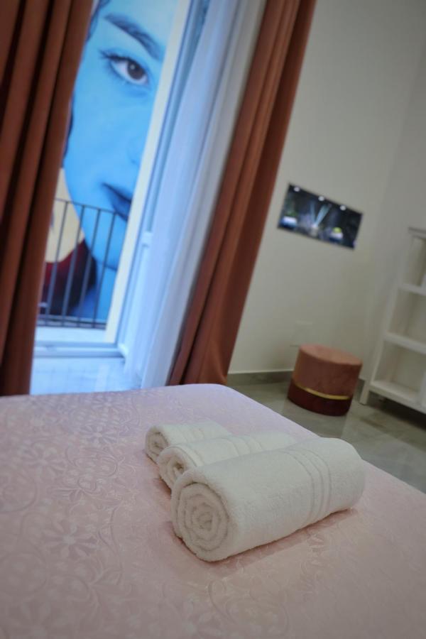 Barbaro Suite & Apartment Napoli Bagian luar foto